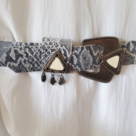 Vintage gray leather belt - snake skin design - Picture 3 of 12